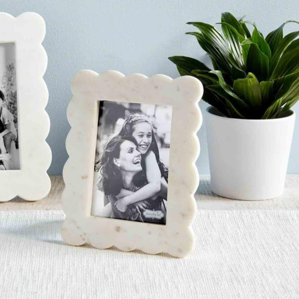 White Scalloped Edge Marble Picture Frame - For a 4-in x 6-in Photo - Mellow Monkey