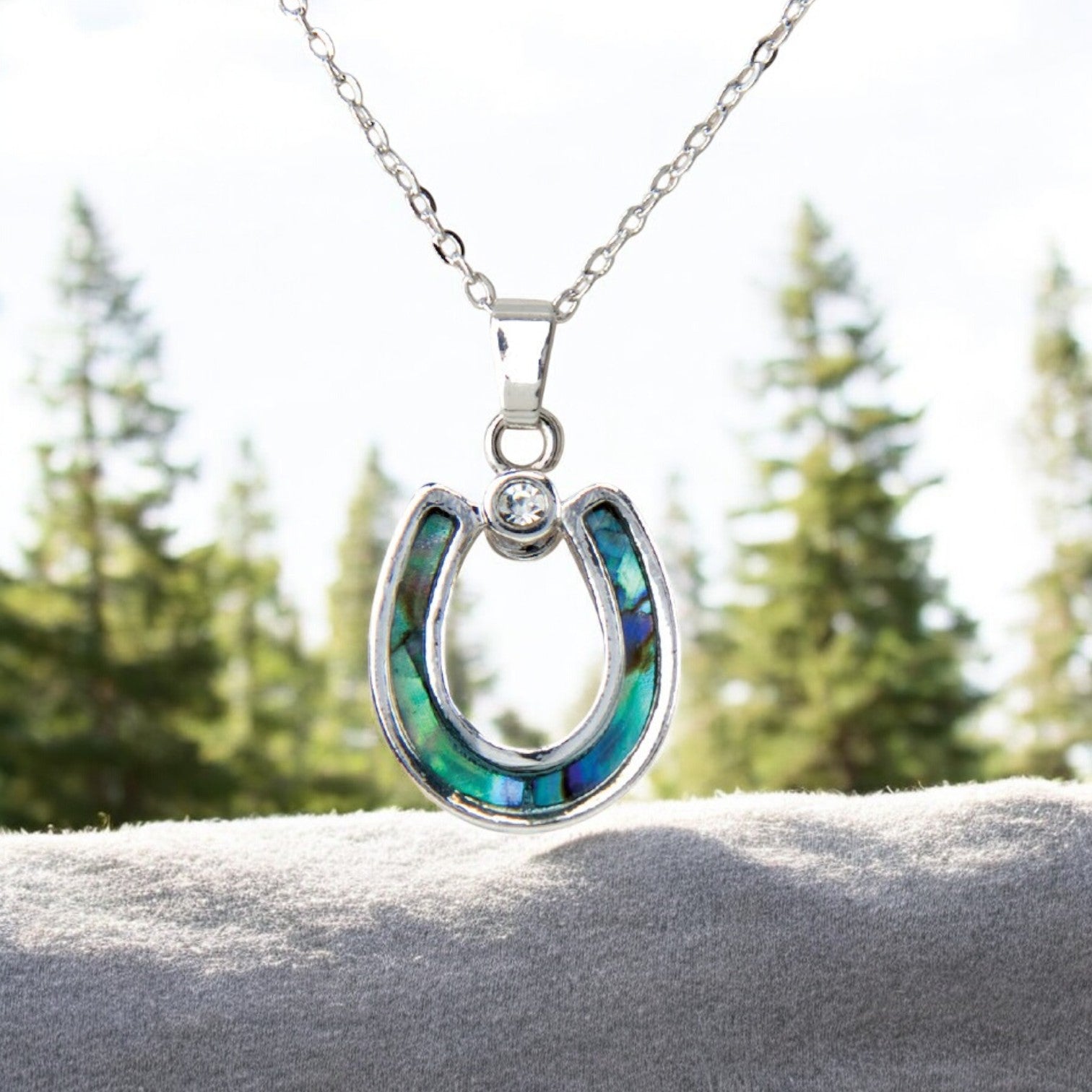 Wild Pearle Horseshoe Necklace – Mellow Monkey