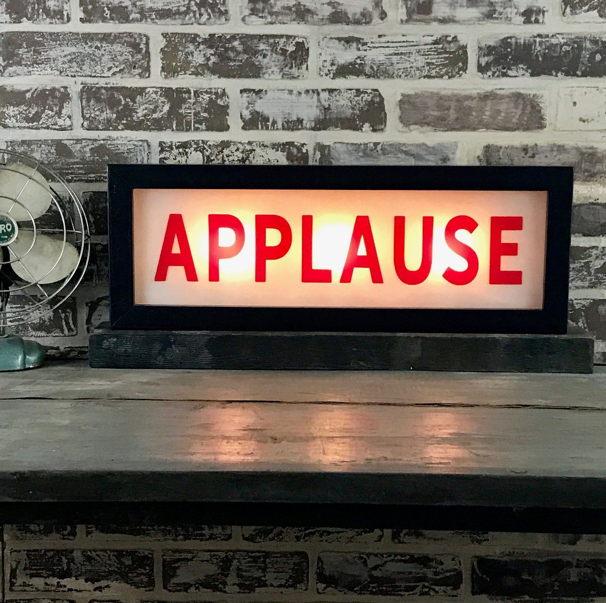 1980's　ポストモダン　ヴィンテージ　アテンションマーク　ポップ　アート　鏡 Vintage Radio Television Studio Lighted Applause Sign - 22-in