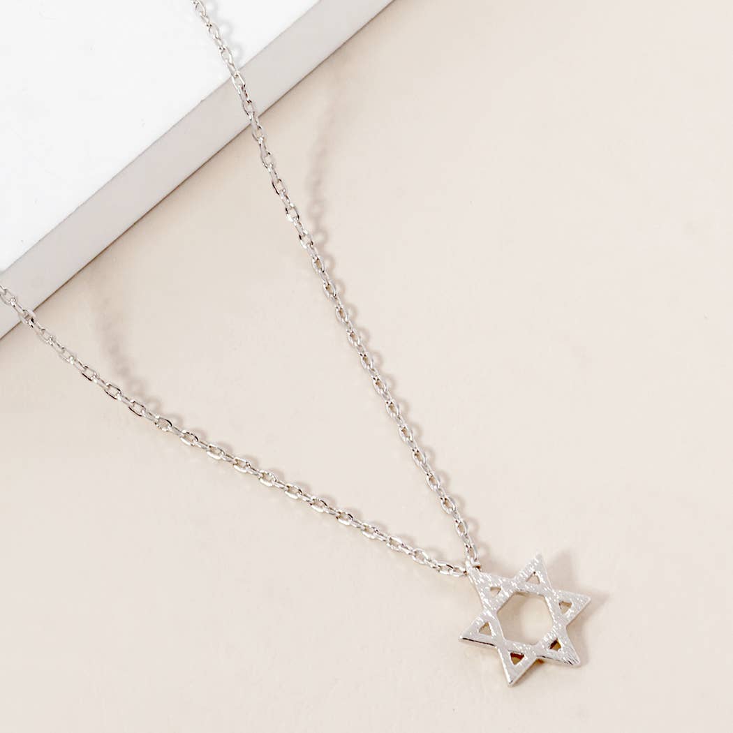 Rhodium-Dipped Vintage Star Shaped Pendant Necklace - Mellow Monkey