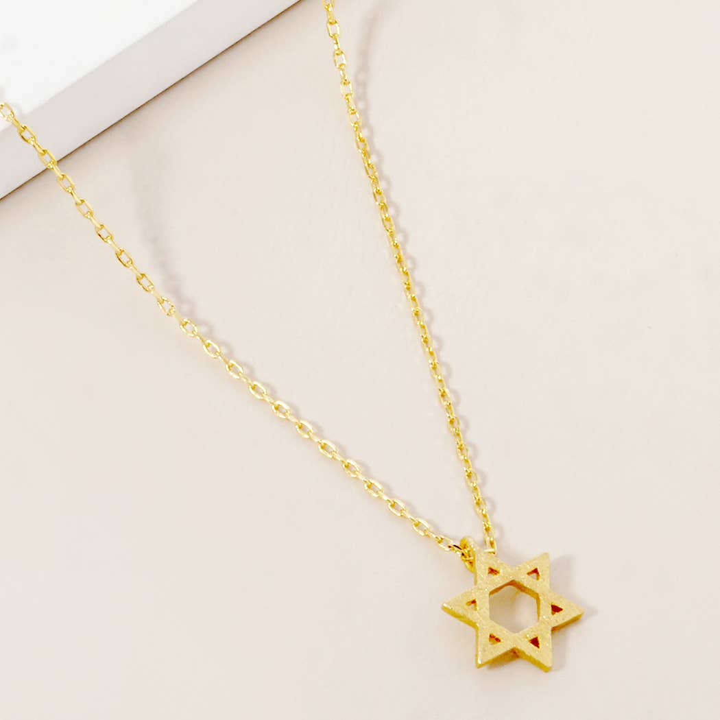 Gold-Dipped Vintage Star Shaped Pendant Necklace - Mellow Monkey