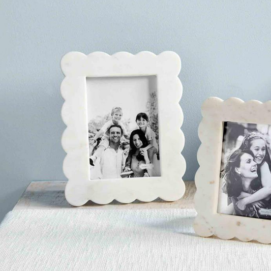White Scalloped Edge Marble Picture Frame - For a 5-in x 7-in Photo - Mellow Monkey