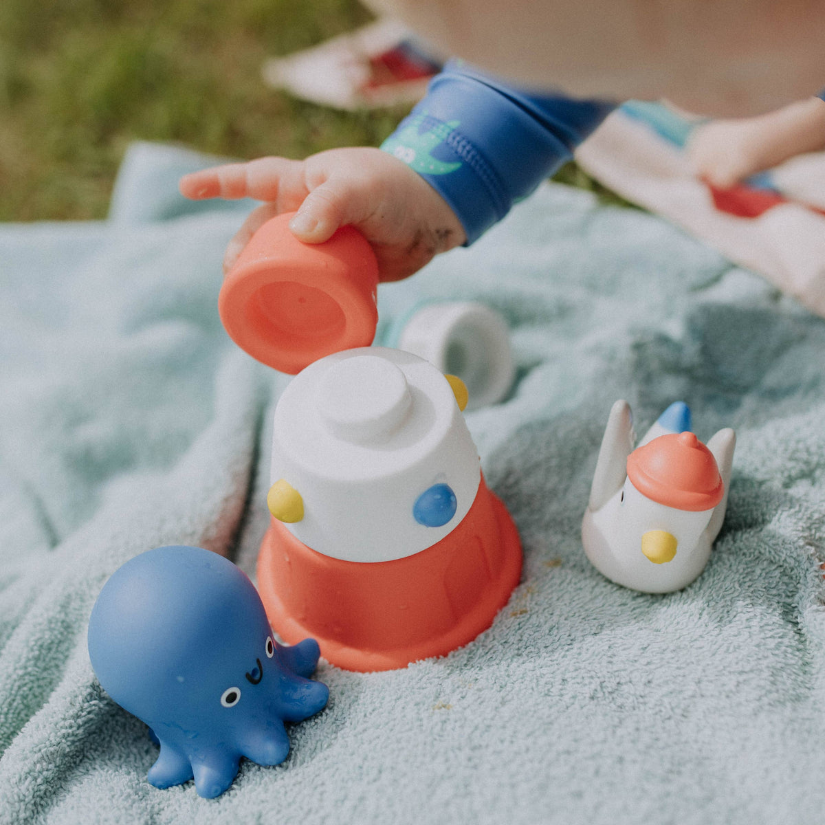 Itzy Stack & Squirt™ Bath + Water Toy - Mellow Monkey