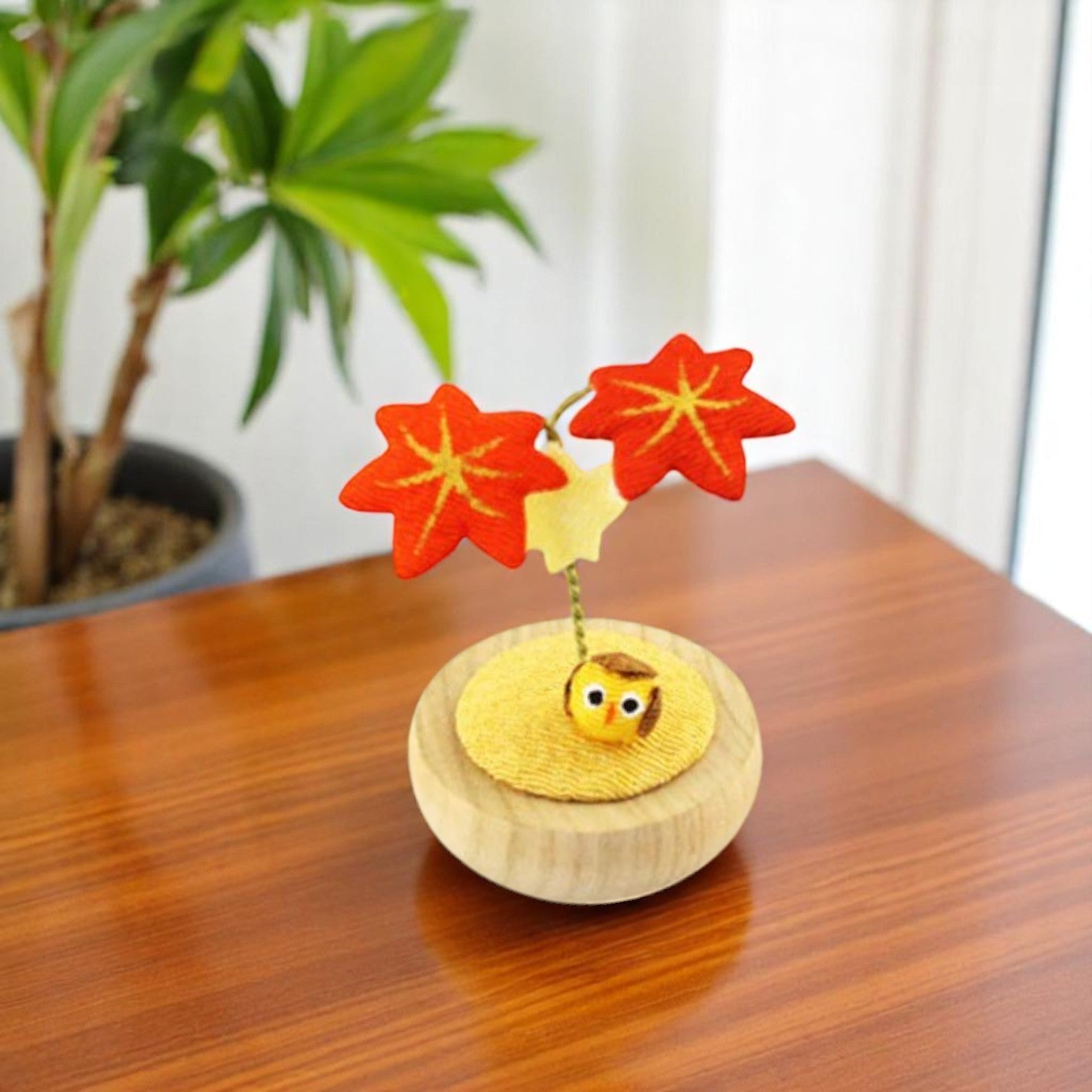 Yurayura Owl with Red Maple Leaves - 2.5-in - Mellow Monkey