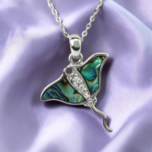 Wild Pearle Stingray Necklace - Mellow Monkey
