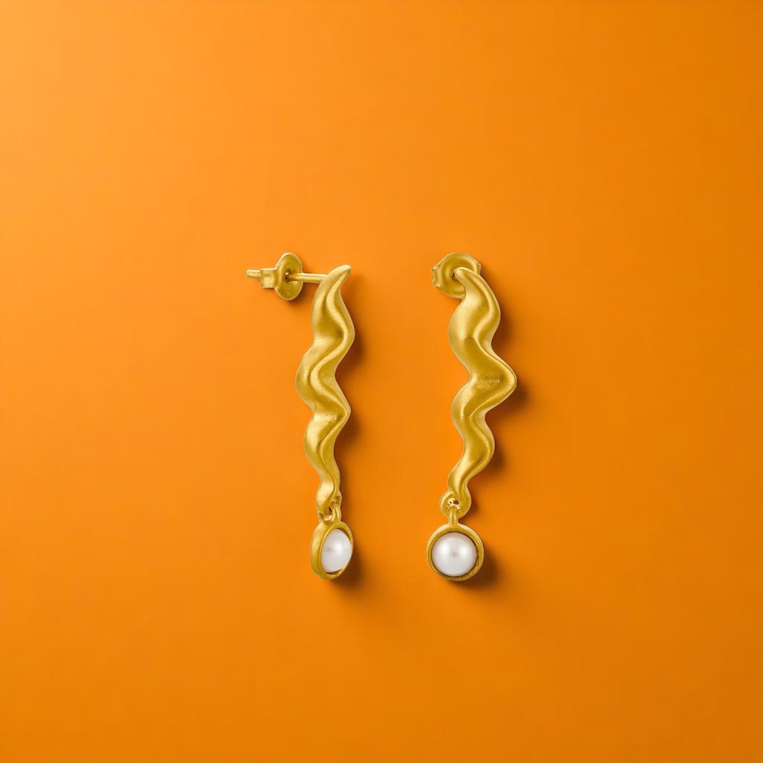 Dali Squiggle Ear w/ Pearl Gold - Mellow Monkey