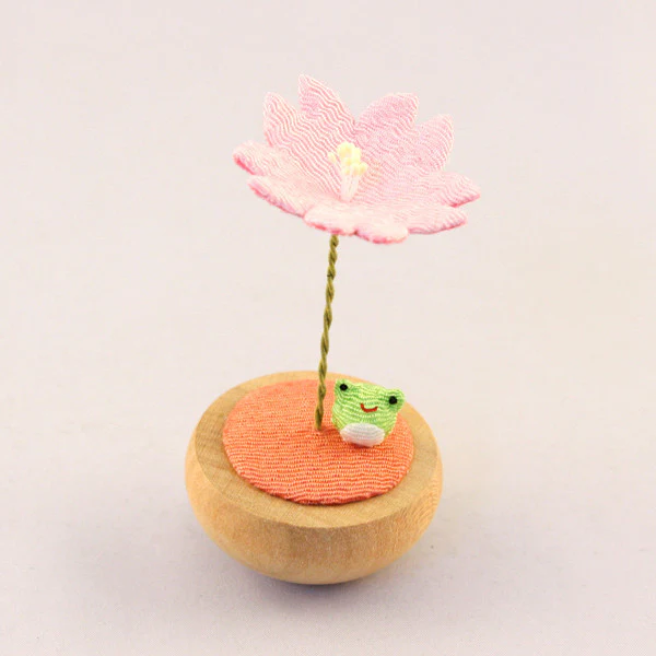 Yurayura Sakura Frog with Pink Flower - 2.75-in - Mellow Monkey