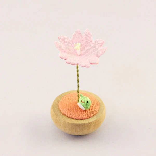 Yurayura Sakura Frog with Pink Flower - 2.75-in - Mellow Monkey