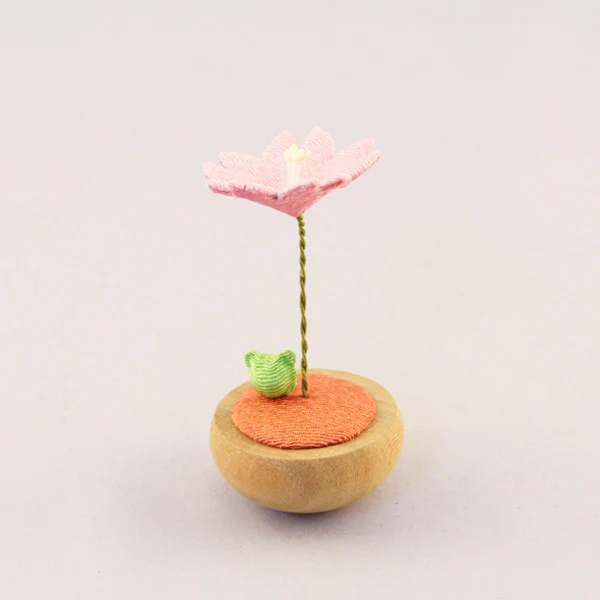 Yurayura Sakura Frog with Pink Flower - 2.75-in - Mellow Monkey