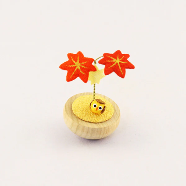 Yurayura Owl with Red Maple Leaves - 2.5-in - Mellow Monkey