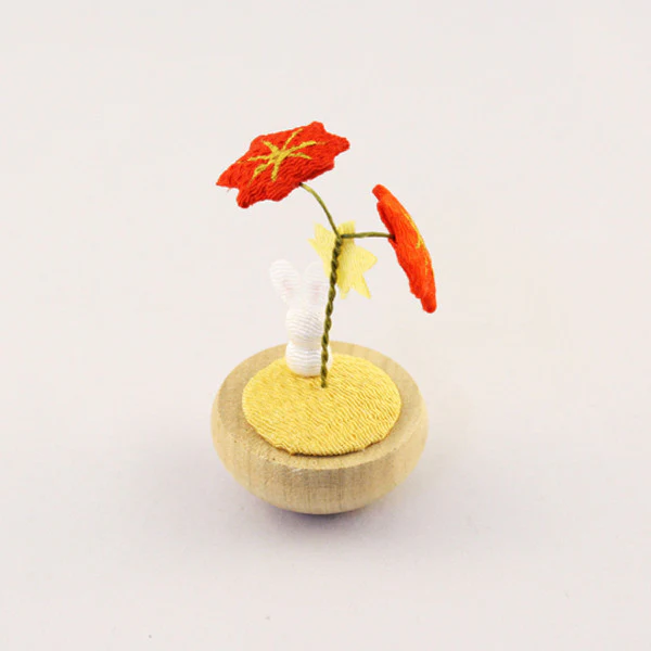 Yurayura Rabbit with Red Maple Leaves - 3-in - Mellow Monkey