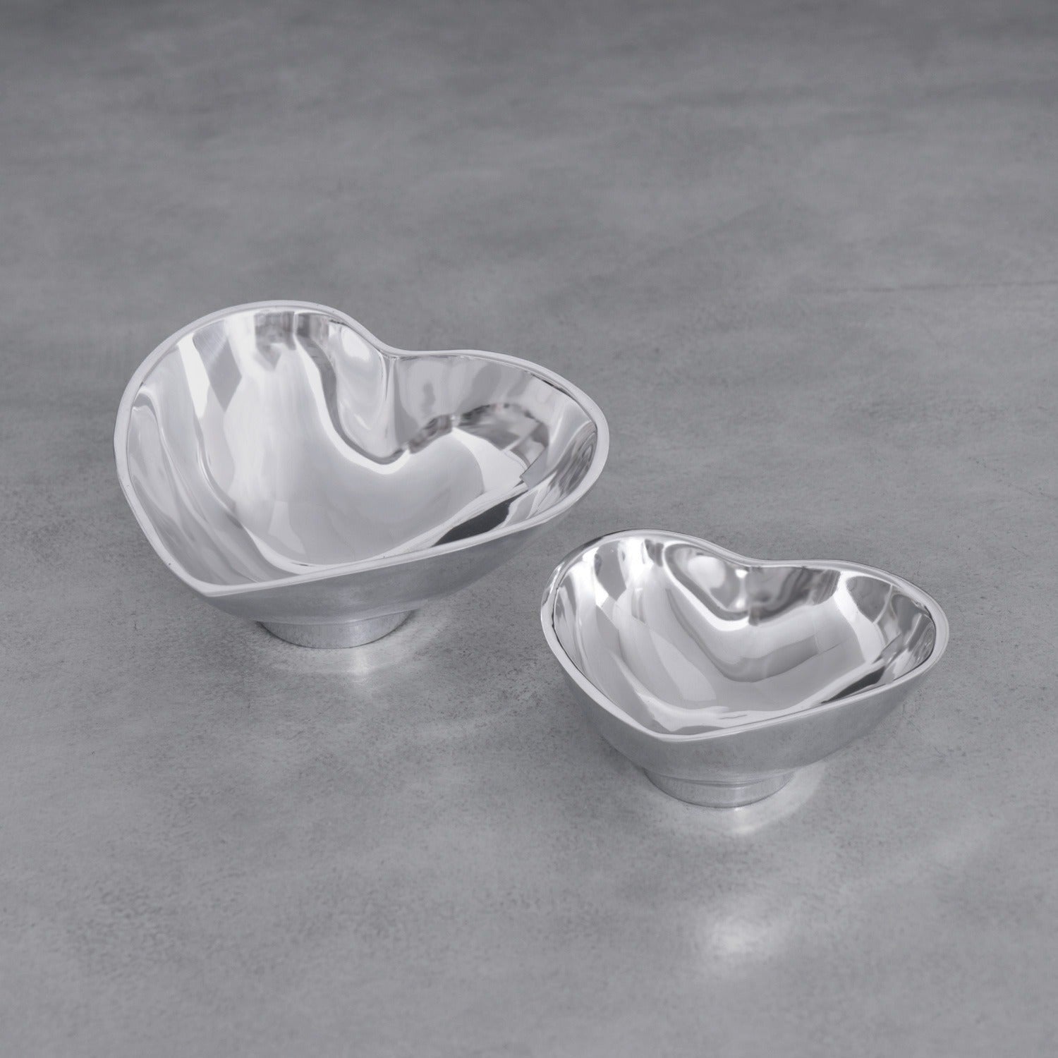Mellow Monkey GIFTABLES Deep Heart Small Bowl in silver, made of polished aluminum alloy. Perfect for snacks or dips.