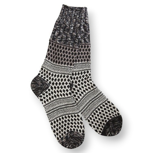 Mellow Monkey Nightfall Multi crew socks featuring a black and white gallery textured pattern for cozy comfort.