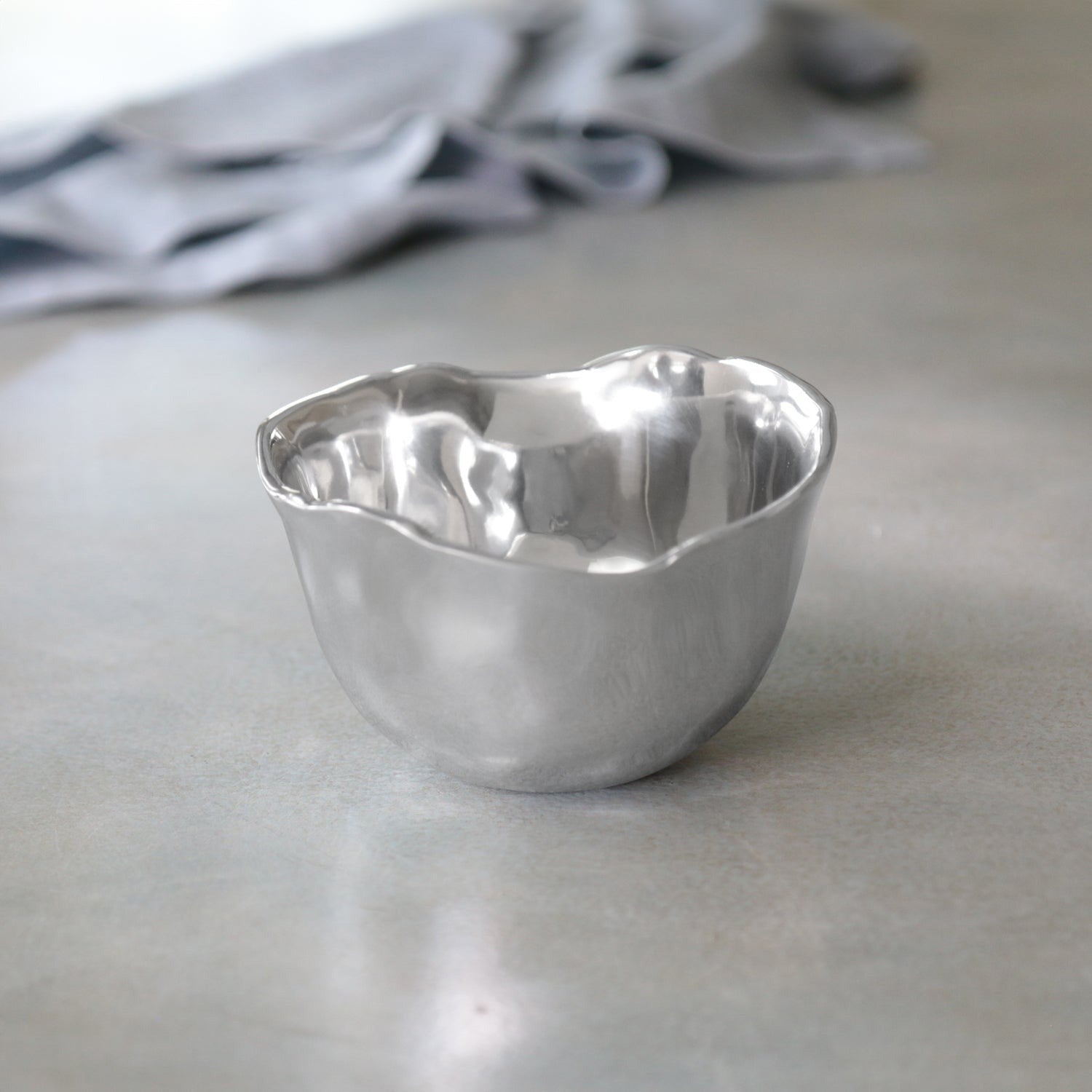 Mellow Monkey SOHO Osaka small silver metal bowl with wavy rim, 5-inch, handmade aluminum alloy.