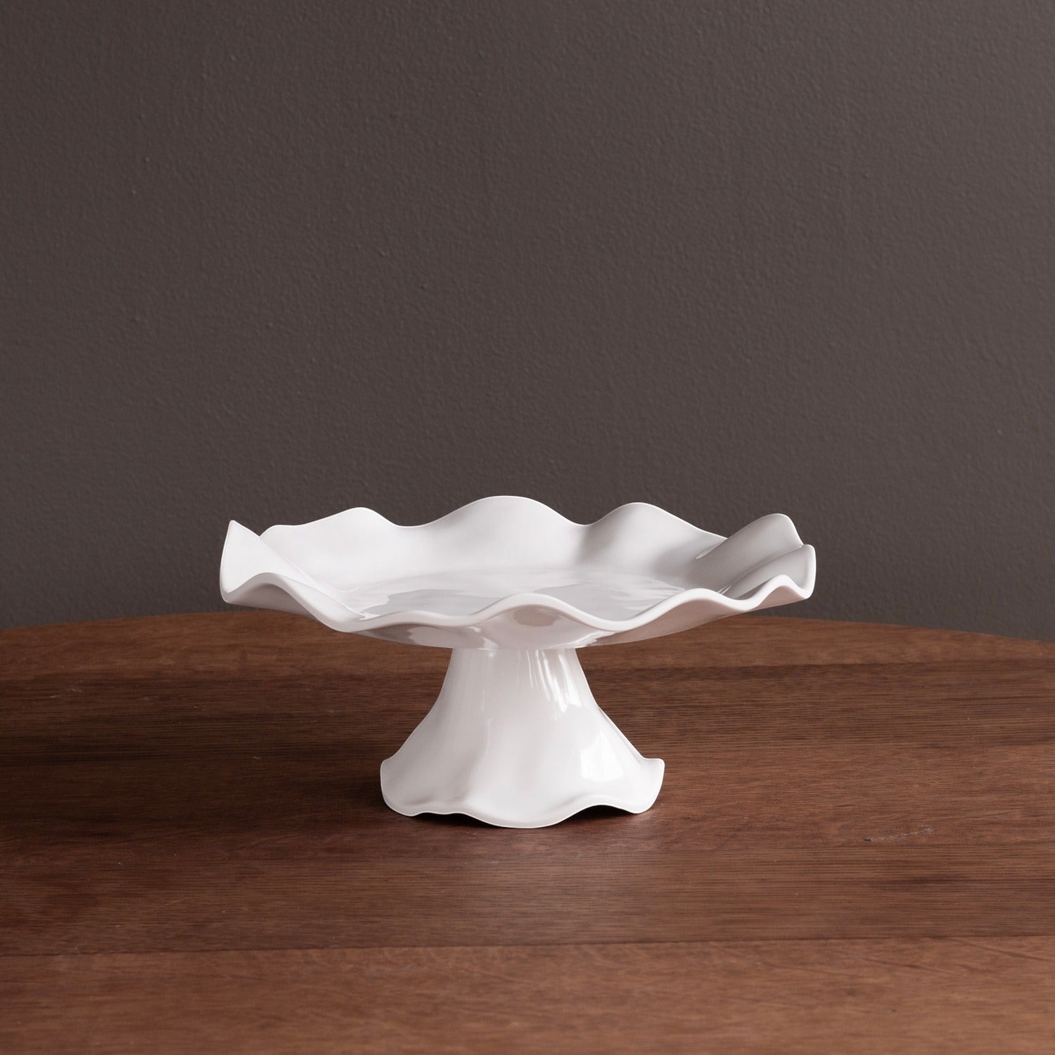 Mellow Monkey VIDA Havana white melamine pedestal cake plate with ruffled edge, 10.5in.