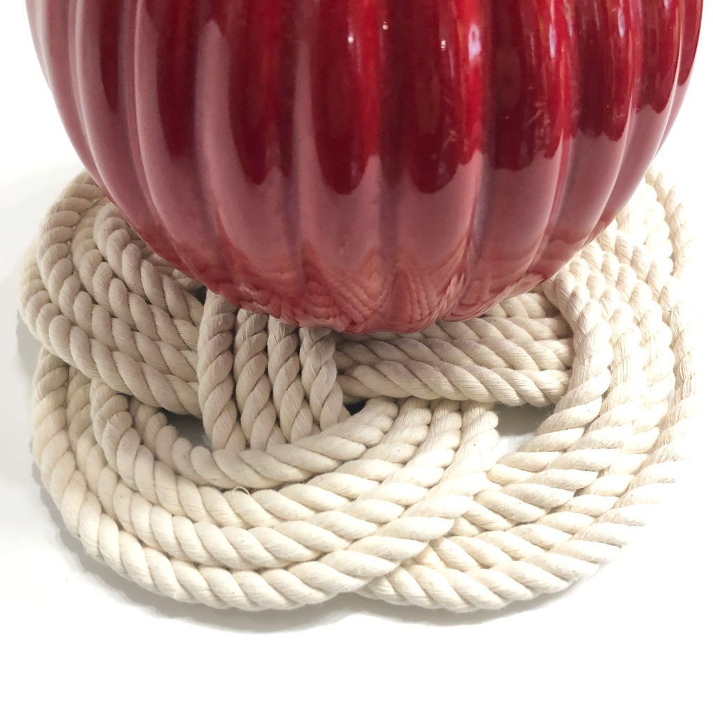 Nautical Sailor Knot Woven Rope Round Cotton Trivet 10-in - White