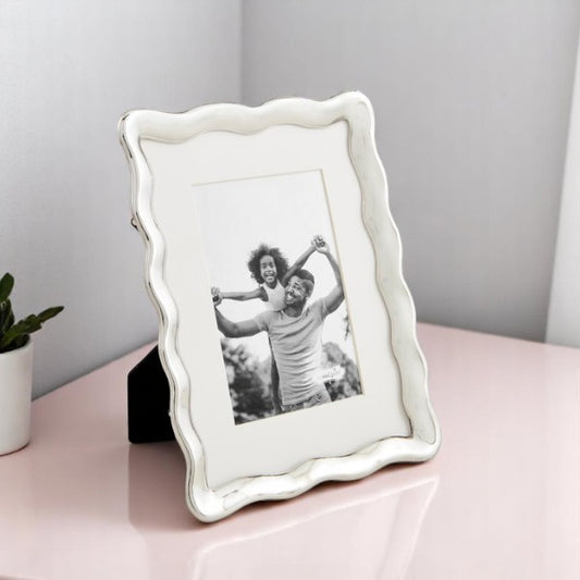 Small Wavy Edge Metal Frame - 4x6-in - Mellow Monkey