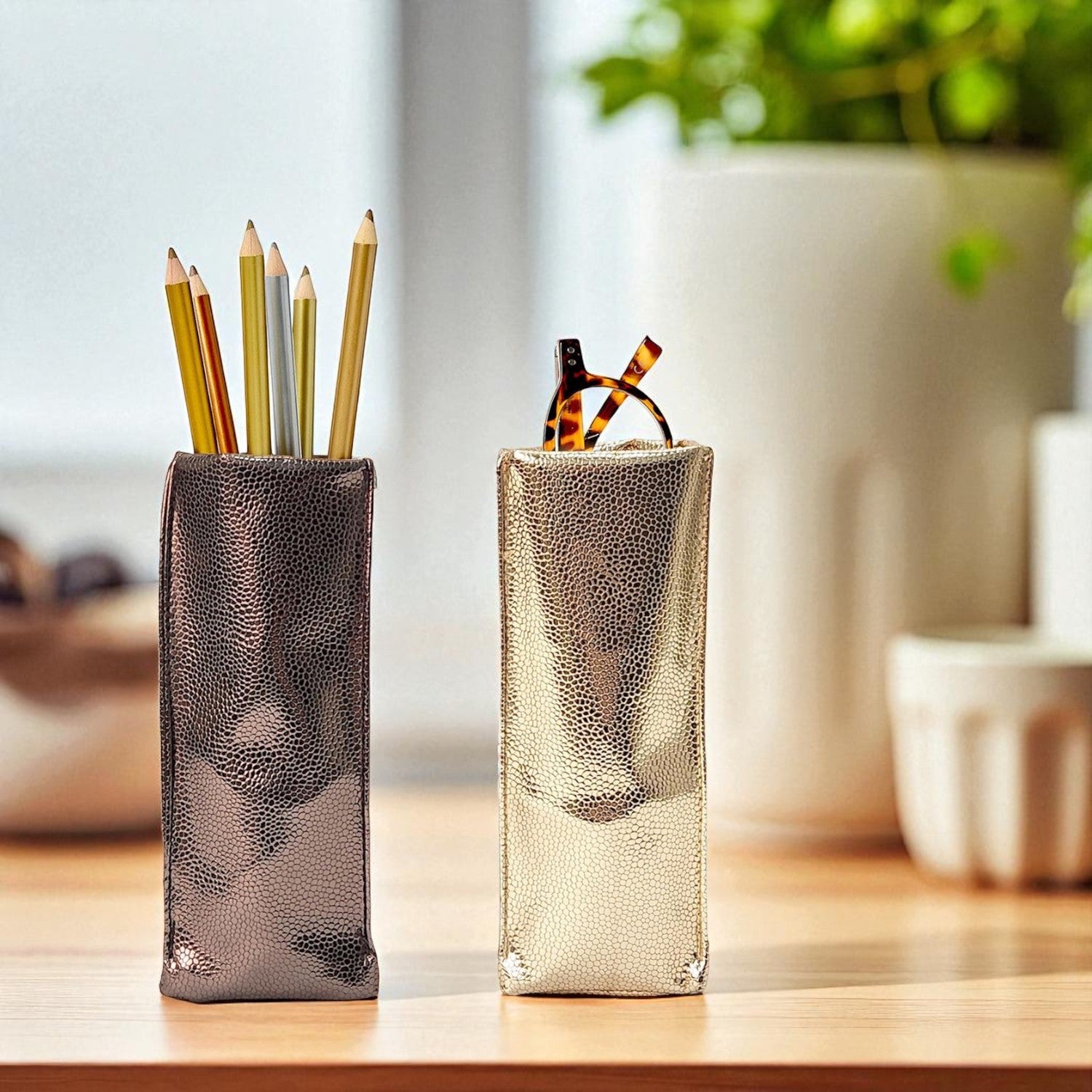 Looking Good - Faux Snake Skin Standing Weighted Eyeglasses Holder - Mellow Monkey