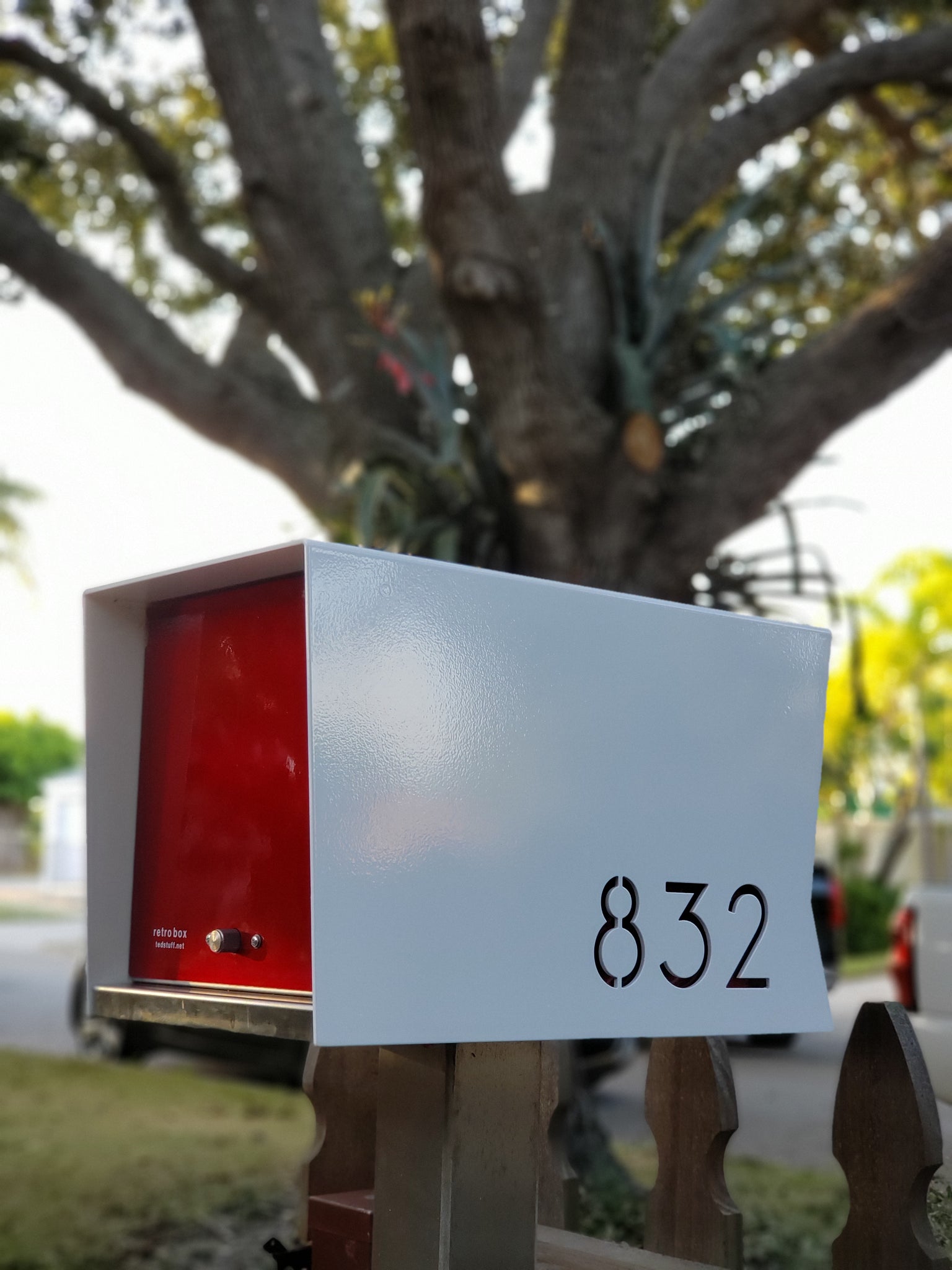 Retrobox Mailbox - Arctic White and Neon Pink – Mellow Monkey