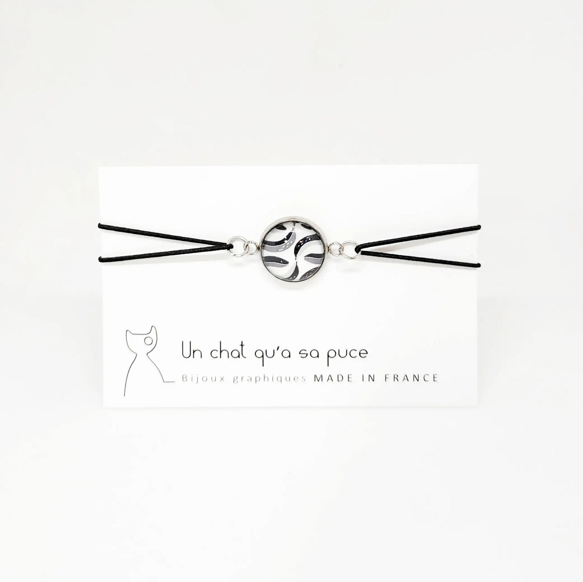 Un Chat qu a SA Puce French Pop Art Adjustable Bracelet Black and White Deux