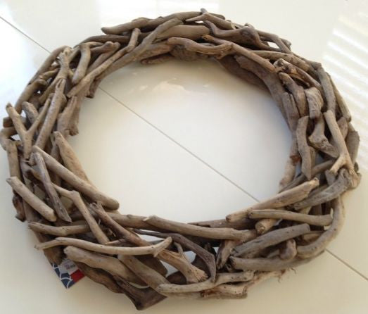 Driftwood Wreath - 20-in - Mellow Monkey